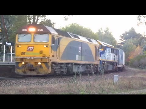 G class leads QRN freight through the hills! Small Hornshow.