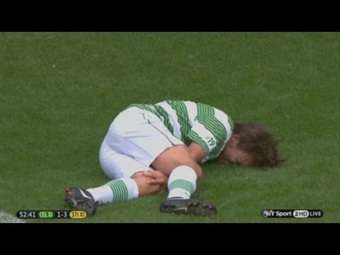 痛っ!ワン・ダイレクションのルイ・トムリンソンがガブリエル・アグボンラホールにタックル (Ouch! One Direction's Louis Tomlinson tackle by Gabriel Agbonlahor)