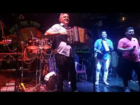 LESLY SANTAMARÍA Y CRISTIAN DE LEÓN OJO CANELA EN VIVO RECUERDITO 2025