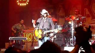Toby Keith : Red solo cup Live in Germany E-Werk, KÖLN " Locked & Loaded tour 2011 " .mov