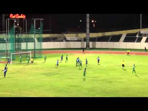 But de Larry Edmond contre la Saint-Louisienne