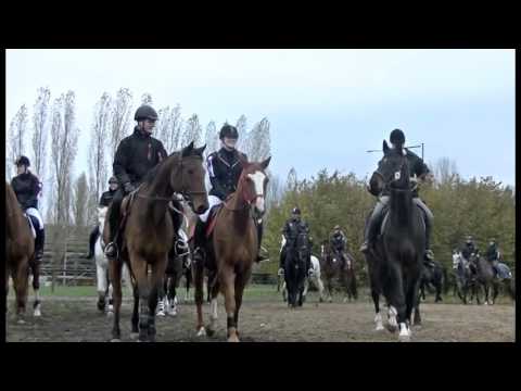 Dostihový spolek - Otevření stájí pro strážníky a Hubertova jízda 2016