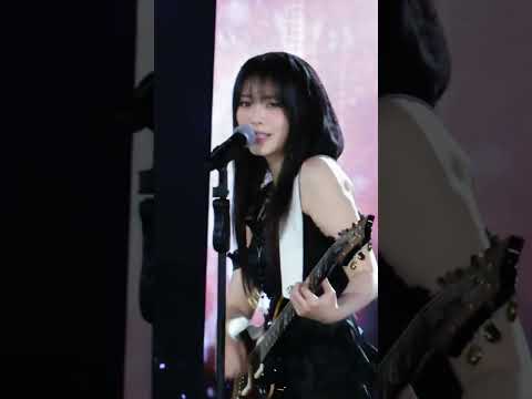 【4K60p】251206 QWER 눈물참기 - Dear 직캠 @ 2025 AAA