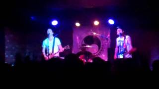 Lawrence Arms-Beyond the Embarassing Style