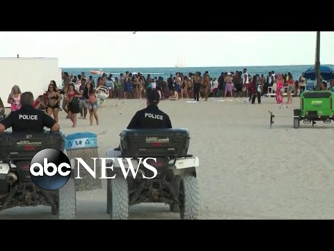 法執行機関は、警告を無視して離れている人々を取り締まると脅しています。 (Law enforcement threatens to crack down on people ignoring warnings to stay apart)