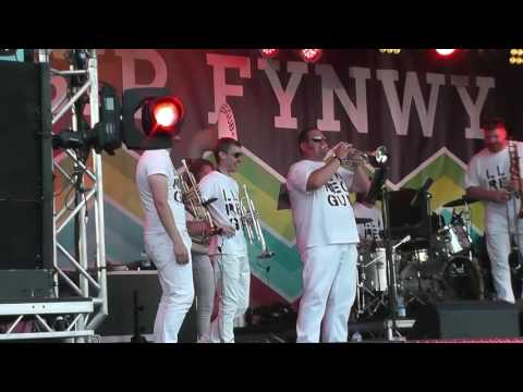 Band Pres Llareggub Brass Band - Ysbeidiau Heulog - Eisteddfod 2016