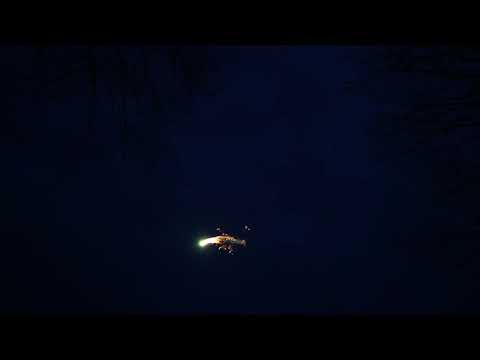 Dominator PFX50SKGGLGGT 50MM sky comet gold glitter mine/green tipped gold tiger tail