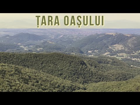 Priveliște asupra Țării Oașului de pe Vârful Pietroasa