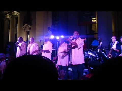 Motown Revue doing some TEMPTATIONS tunes