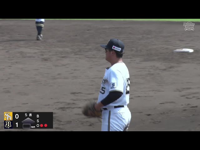 【ファーム】バファローズ・内藤鵬 高く上がったフェンス際の打球をナイスキャッチ!! 2025年8月24日 オリックス・バファローズ 対 福岡ソフトバンクホークス