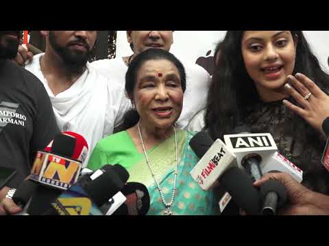 Asha Bhosle & Zanai Bhosle launch iPhone XR at iAzure, Bandra