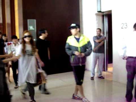 [FANCAM] 120408 Hwayoung & Hyomin @ centara grand at central world.AVI