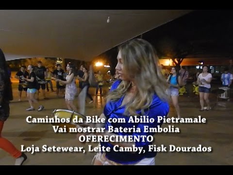 Pietramale mostra Bateria Embolia, com as acadêmicas de medicina