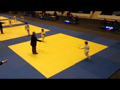 Rontzi e de neoprit. Nepoata lui Mircea Badea dă cu adversarele de păm&acirc;nt!