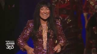 Buffy Sainte-Marie is Inducted into the Canadian Music Hall of Fame (1995) | Junos Vault