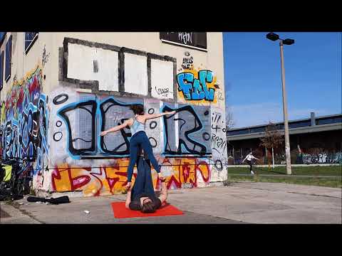 "Foot to Hand" Tutorial: Waschmaschine mit Kerze // Partnerakrobatik Tutorial, Akroyoga lernen, f2h
