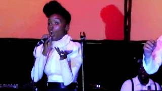 Janelle Monae feat. Of Montreal - Make The Bus (Live)