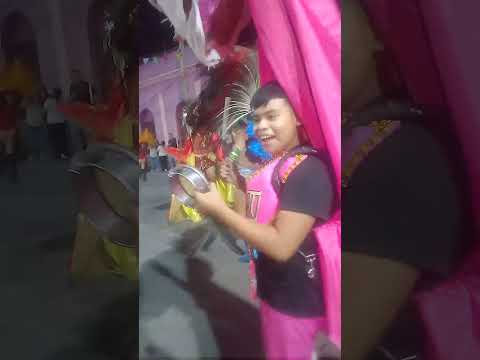 La comparsa artística carnavalia se presentándose en los corsos en El Carmen, perico jujuy C4