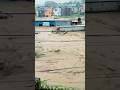 बाढ़ में इतना बड़ा घर गिर गया बाढ़ का क�