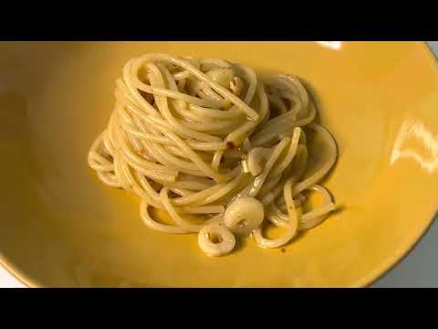 Spaghetti aglio olio, peperoncino e acciughe!