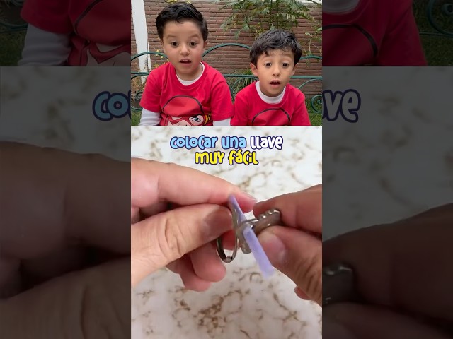 Vídeo relacionado con PLABBDPL 1 pieza divertida cara sonriente figura lenguaje de signos llavero dedo Stickman lindo tendencia bolso coche llave colgante pareja regalo llavero