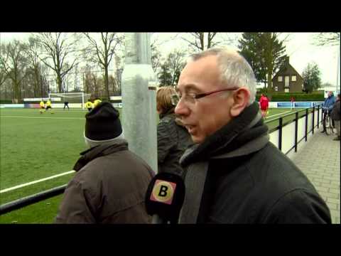 Asielzoekers Overloon voetballen tegen Volharding uit Vierlingsbeek