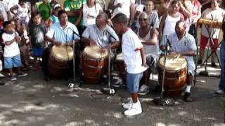 Niños bailando bomba en el Batey de los Hermanos Ayala