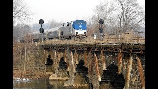 preview picture of video '2010.12.11 - AMTRAK 04T & NS 18N on the PITL'