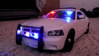 preview picture of video '1:18 2006 Dodge Charger Police w/ LED lights Slicktop'
