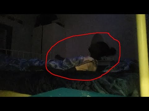 ÄLÄ KUVAA SISKOASI NUKKUMASSA KELLO 03:00 (kello 3 aamuyön haaste)