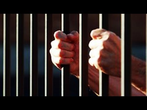 Prison Break : Two prisoners escape from Warangal Central Jail | Oneindia News