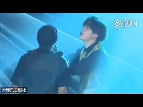 170926 UNIQ Wenhan&Yibo - 2017 TV Online Video Influence Ceremony