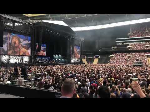 Liam Gallagher - Live Forever w/ Foo Fighters (Wembley 03/09/22) - Taylor Hawkins Tribute