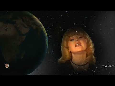 Ritkán hallható gyönyörű dal a magányról - CSERHÁTI  ZSUZSA - Este van..