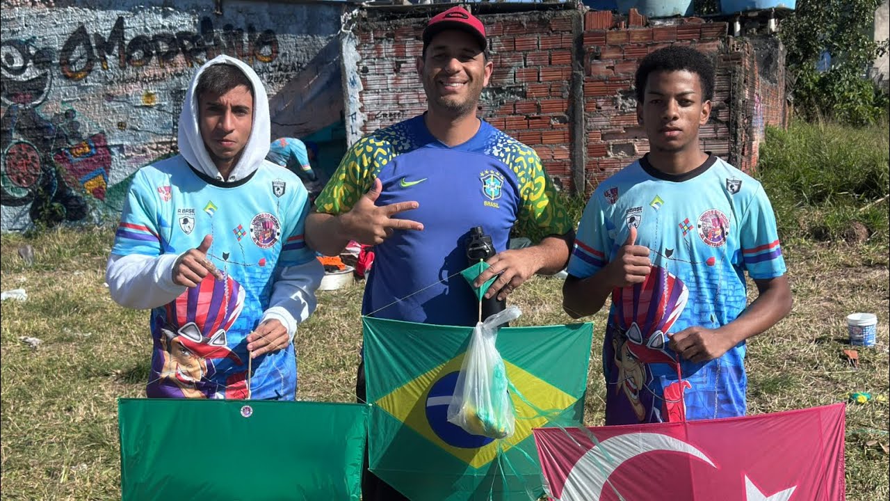 MUITO RELO DE PIPA DE BAMBU BAMBU COM A RAPAZIADA 