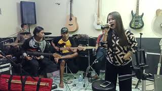 Download lagu Tya Agustin latihan PURNAMA MERINDU saat di koploin bersama GANK KUMPO mp3 Download lagu Tya Agustin latihan PURNAMA MERINDU saat di koploin bersama GANK KUMPO mp3