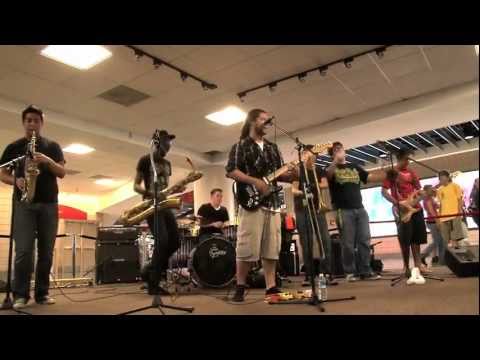 Robot Manhattan - Lazy Song (Bruno Mars Cover) @ the Wells Fargo Center