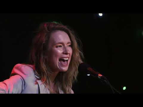 Skye Wallace — Everything Is Fine (Live)