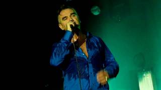 Morrissey - Teenage Dad On His Estate live in Munich 20.11.2009 (HD)