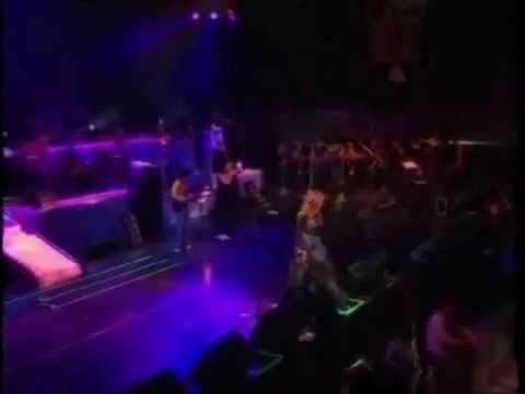 Videoclip de Hoy Me Iré De Casa (Live Version) — Gloria Trevi