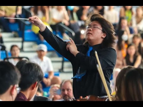 Gabe Lee conducts Darth Vader's Theme