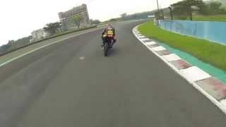 preview picture of video 'Yamaha YZF R25 Sentul Test Drive with YROI, VariasiMX & Pirelli, Knalpot Racing GBR'