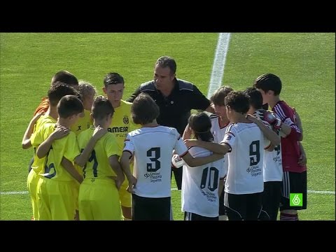 Clase magistral de un árbitro a los alevines: "Somos de una gran familia que es el fútbol"