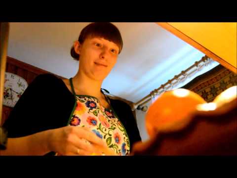 Kinga Suchora-Gnap przygotowuje chleb