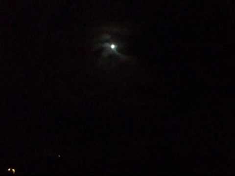 la luna coperta dalle nuvole