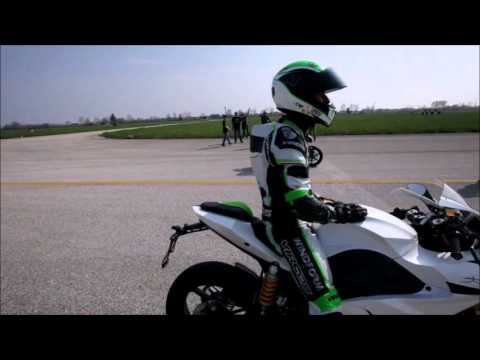Drag Race : Energica EGO vs BMW S 1000 RR HP4, Ferrari 458 Italia, Tesla Roadster etc