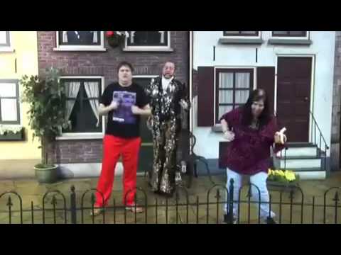 Zanger Rinus eet veel bananen