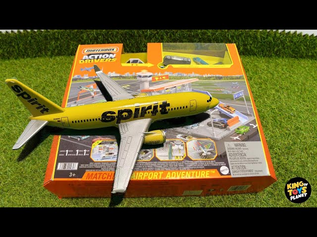 Vídeo relacionado con Matchbox Aventura en el aeropuerto Conjunto de juego, aeropuerto y coche de juguete con un Audi metálico a escala 1:64, un avión de plástico, funciones de despegue y aterrizaje y almacenamiento,JBW37