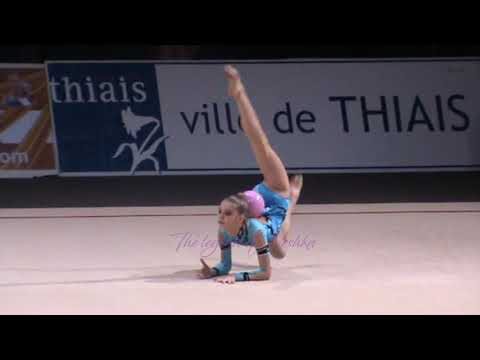 Laura JUNG (GER) ball - 2010 Thiais junior AA