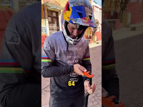 Merubah ukuran Sepeda Agar Bisa Rewati Lorong‼️😱(Cred: redbull) #halunik #redbull